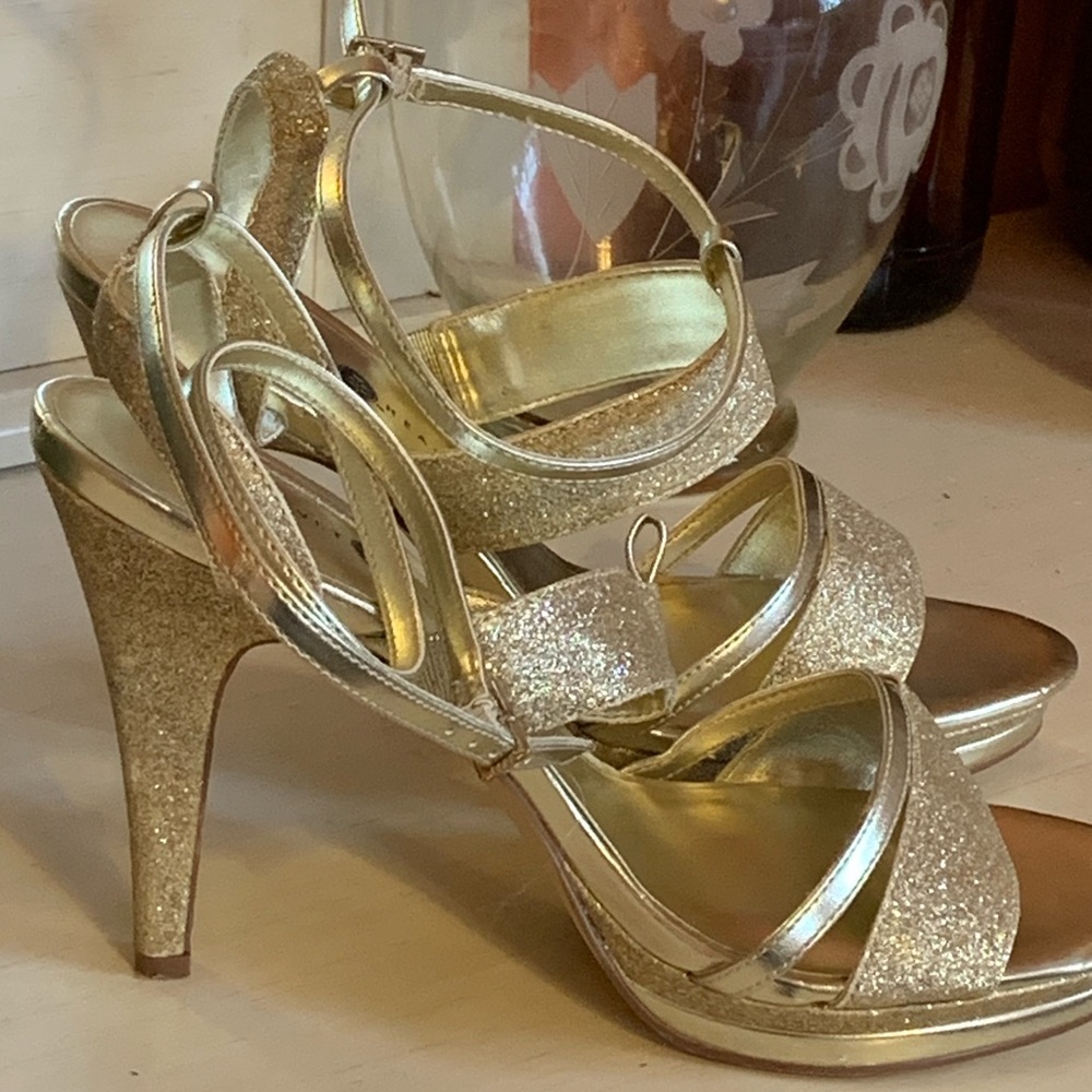 Women’s Gold Heels 👠